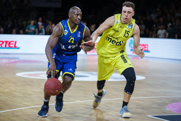 据上遥遥领 据上遥遥领